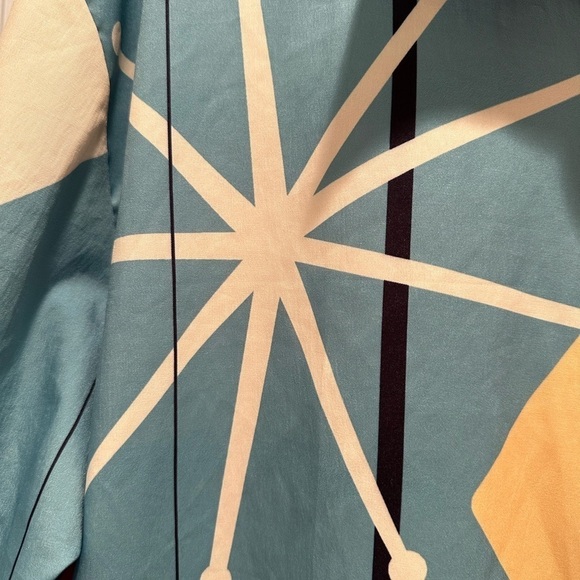 Akklian Retro Shirt - Picture 4 of 5